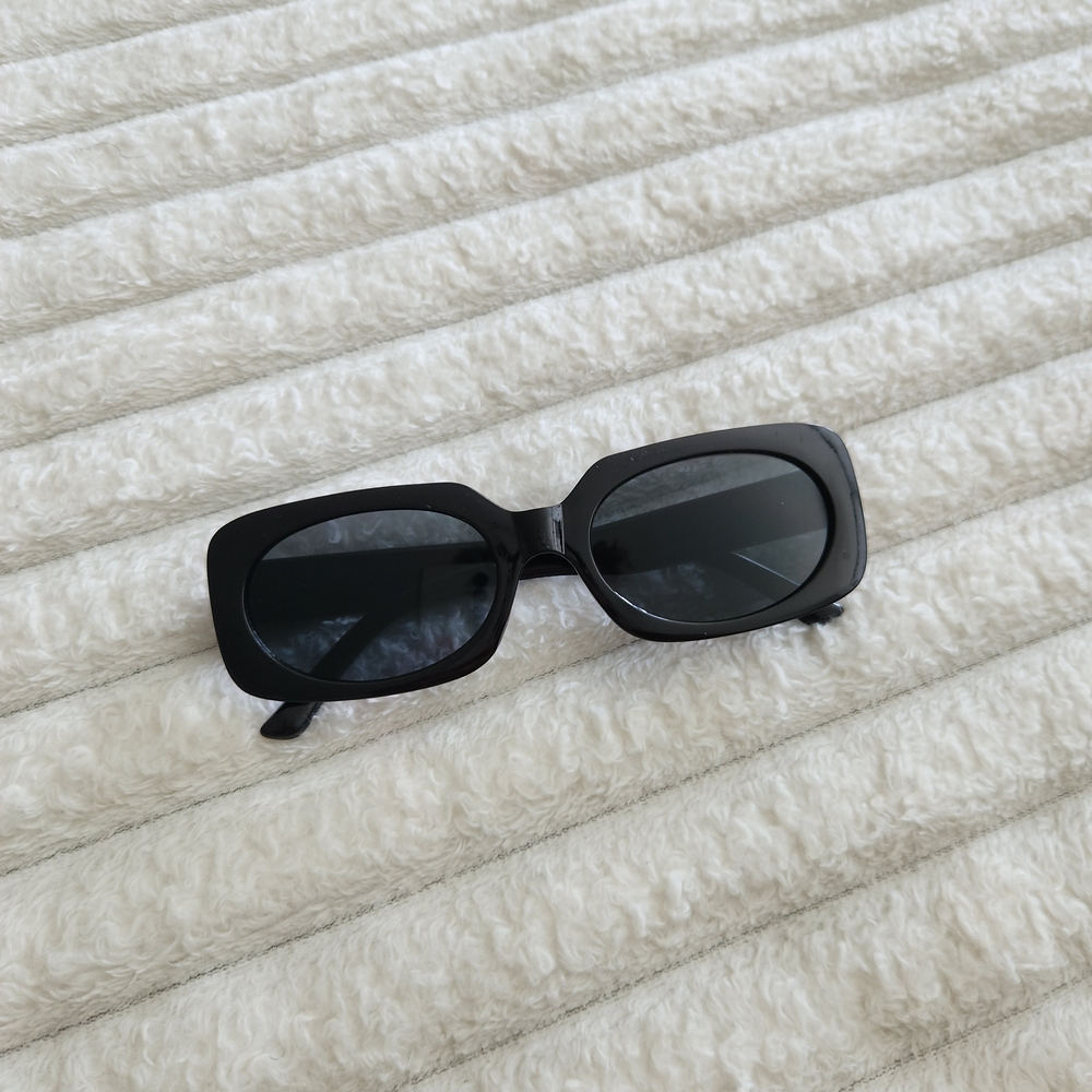 Stylish Black Rectangle Sunglasses